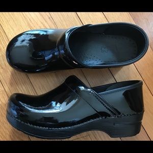 Dansko Black Patent Shoes women’s 10-10.5 Size 41